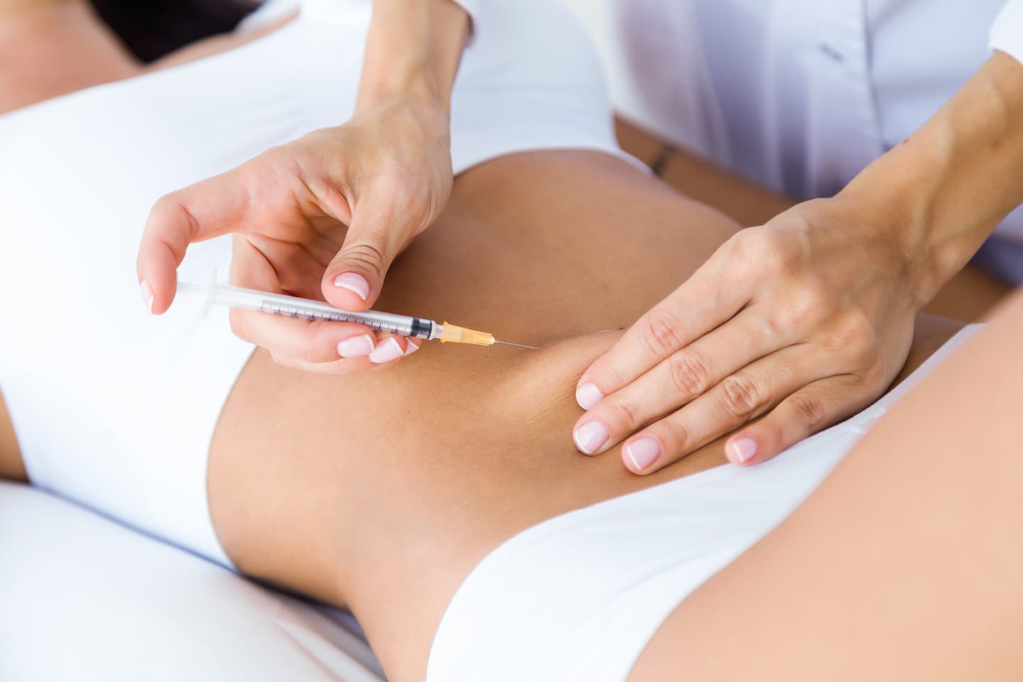 surgeon making injection into female body liposuction concept 1